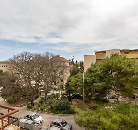Close To Everything * Split